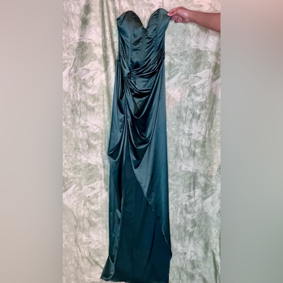 NWT Green Fashion Nova V-Neck Staples Formal Dress - Picture 3 of 4